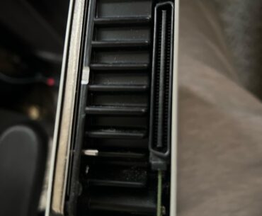 I need help identifying what cable i need to get photos off this really old hard drive