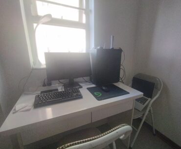 Just realized my desk contain just black and white (igrone the G)