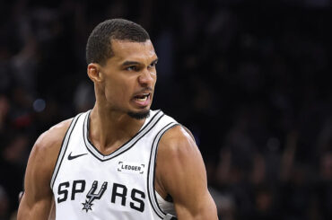 Victor Wembanyama takes over in Game 4 as Spurs run away from Thunder to tie series