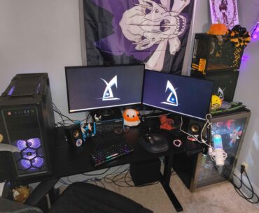 My pc science friend's setup (pls roast)