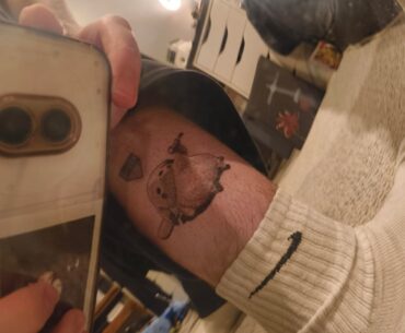 Plz tattoo me, I have raygun!