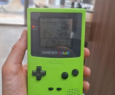 Capturing mewtwo in the office shh (pokemon red version) game boy color og
