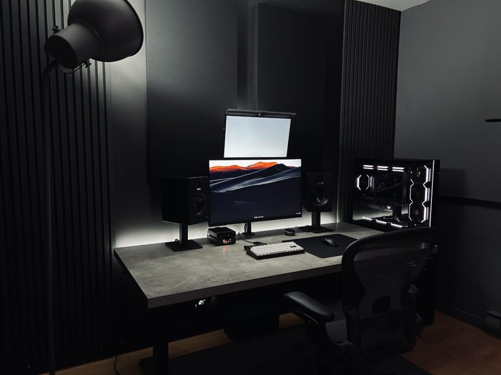 Stacked Monitors / Concrete Top / Slat Walls