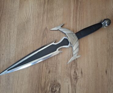 I made Mehrunes Razor from Skyrim (1045 Steel and Leather)