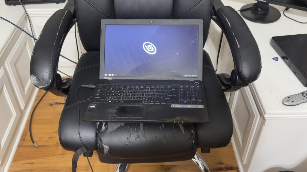 My daily driver - AMD E1 2 core 1Ghz