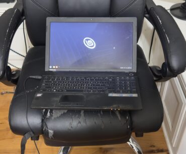 My daily driver - AMD E1 2 core 1Ghz