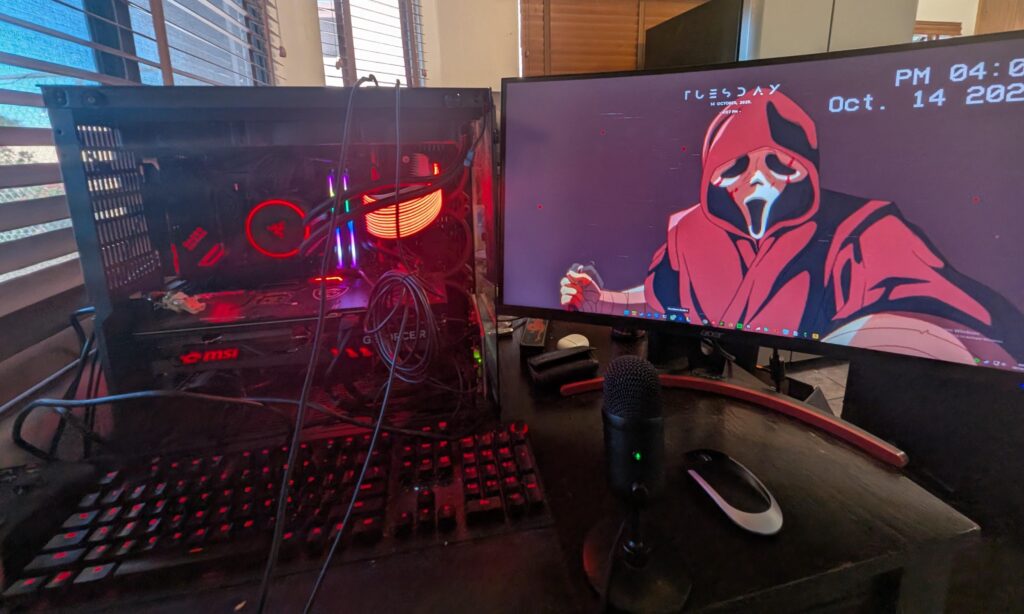 last October I had to stay at a Airbnb for a few months because my house flooded and brought my PC and this is what I had for the time being very cramped