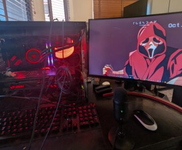 last October I had to stay at a Airbnb for a few months because my house flooded and brought my PC and this is what I had for the time being very cramped
