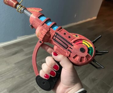 My dad 3d printed this for me! Then we painted it, it came out great