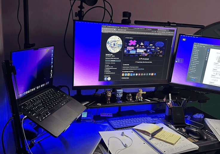 From the notebook to the main monitor