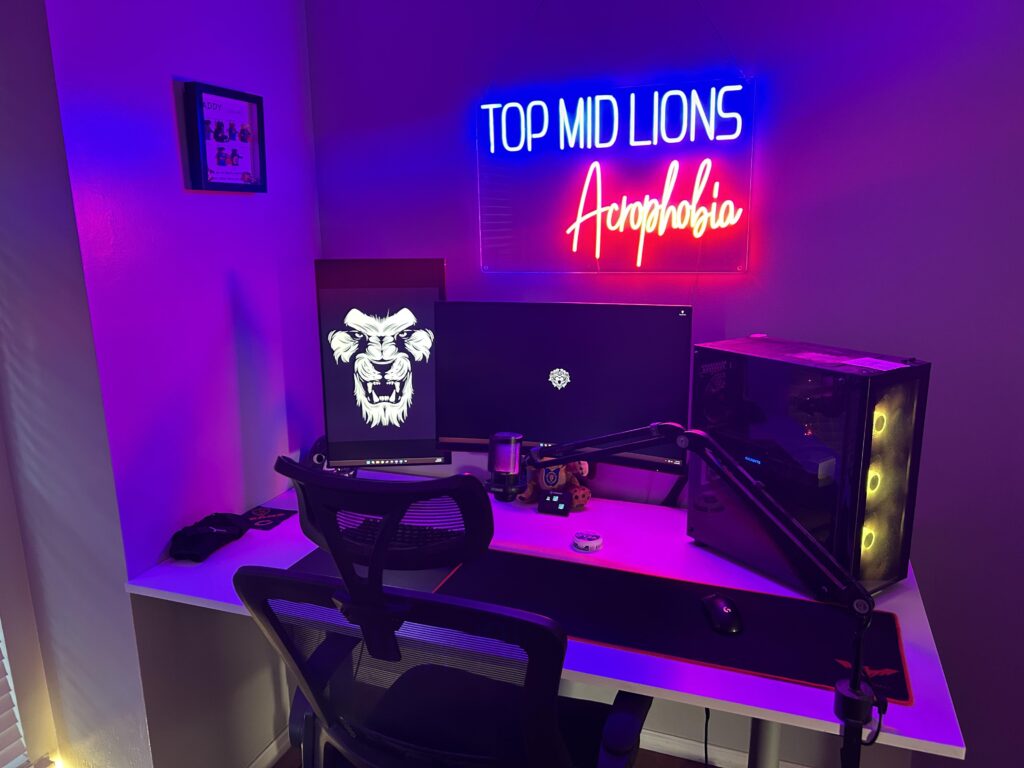 Redid my set up a little bit after work today. Pretty happy with the end result.