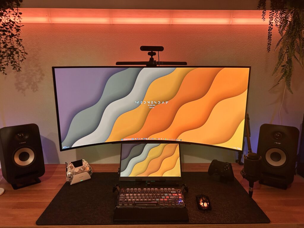 Added a couple upgrades to the setup. GravaStar Mercury X mouse and XL felt desk mat.