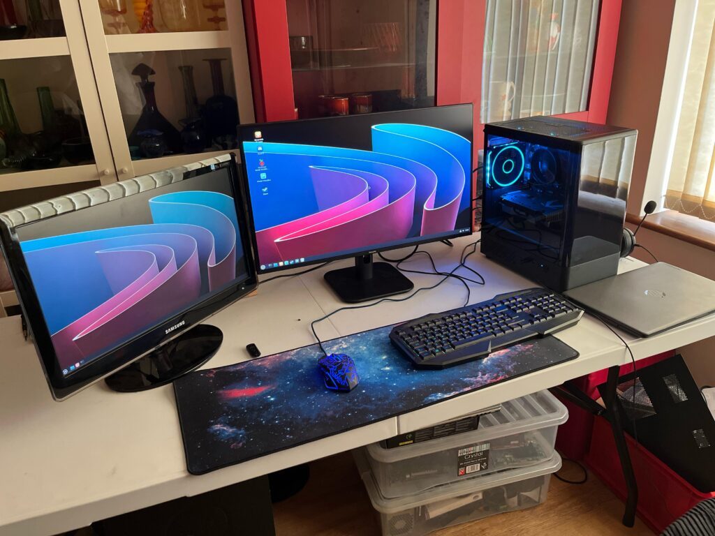 A Secondary Battlestation A Secondary Battlestation