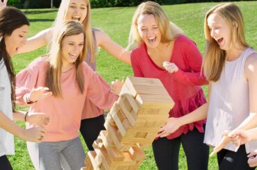 12 Fun Outdoor Games to Play on the Lawn This Summer