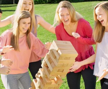 12 Fun Outdoor Games to Play on the Lawn This Summer