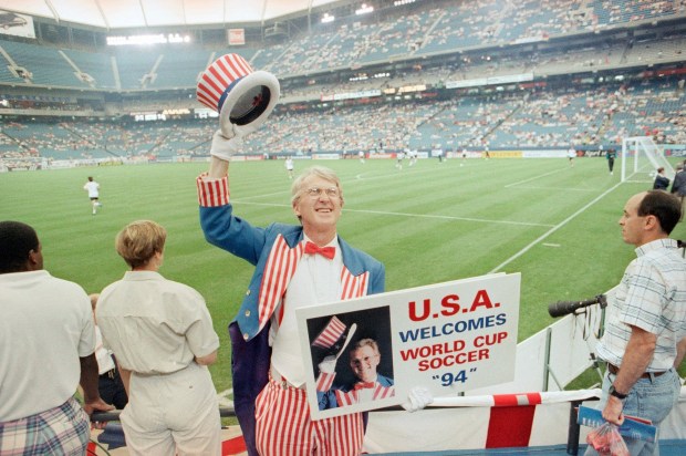 A man calling himself Uncle Sam holds up a sign on June 19, 1993, welcoming the World Cup tournament to the Silverdome in Pontiac, Mich. (AP Photo/Lennox Mclendon)
