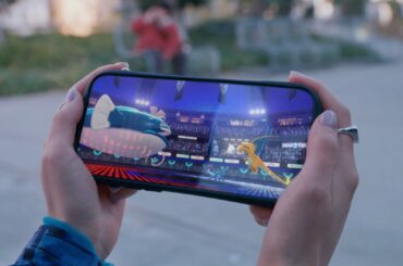 Pok&eacute;mon Champions running on a phone