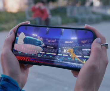 Pok&eacute;mon Champions running on a phone