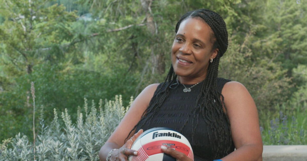 Jalen Brunson’s mom texts him before every game since high school: “I still send them, and he looks forward to them” Jalen Brunson's mom texts him before every game since high school: "I still send them, and he looks forward to them"