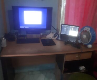 celeron n4000 gaming. very fun (shit camera table is bending too)