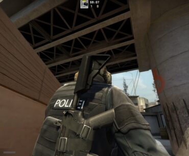 I've just learned that in CS:GO, the weapon on your back is secured with straps, unlike in CS2.