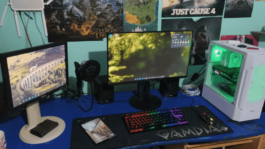 Here’s my setup! I’m an unemployed 22 year-old student from Serbia.