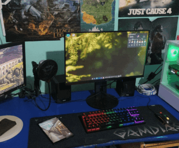 Here’s my setup! I’m an unemployed 22 year-old student from Serbia.