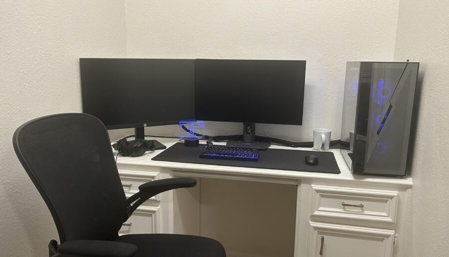 My clean but extremely boring setup lol