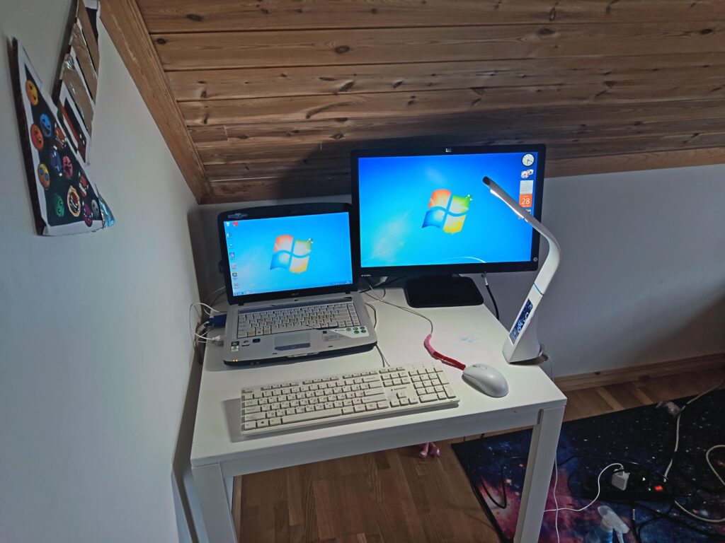 My primary and 10 dollar laptop dual monitor windows 7 setup