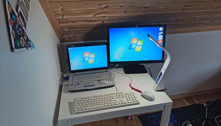 My primary and 10 dollar laptop dual monitor windows 7 setup