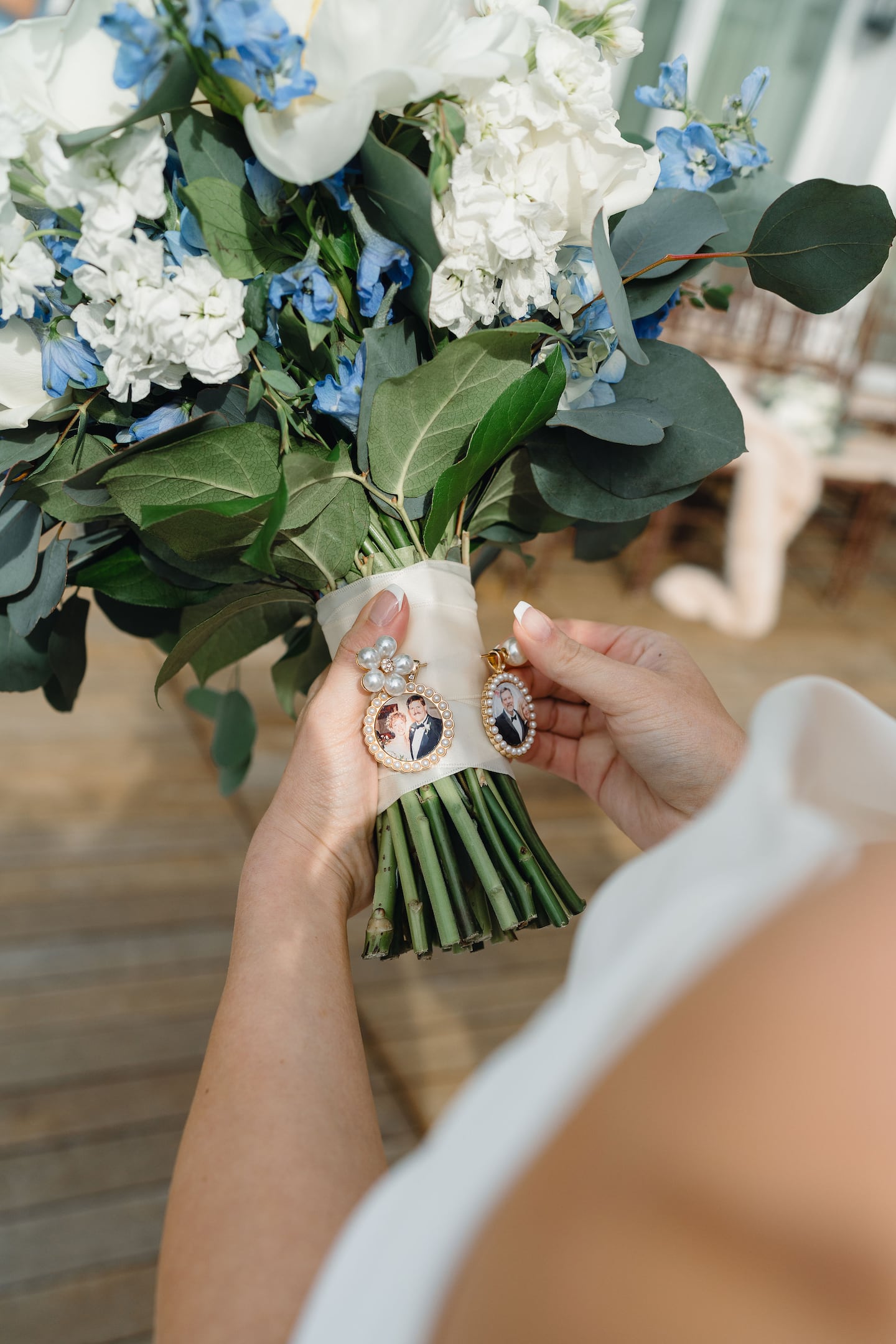 The bride's bouquet held two photos of her parents: one from their wedding, and one a more recent photo taken shortly before her father passed away. 