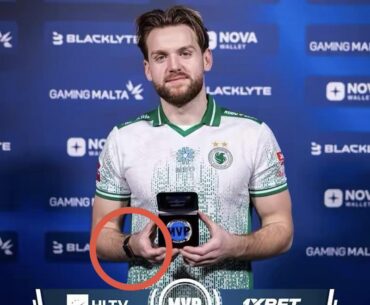 What is this watch/wristband that players and casters wear at tournaments?