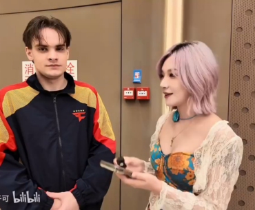 Why Does Jcobbb Look So Confident and Happy here? What Happened to the Nonchalant Gimmick???