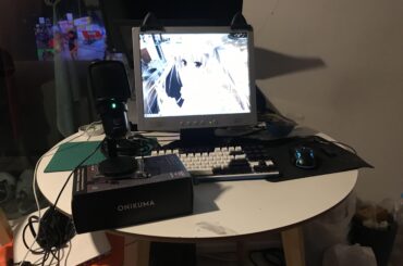 my battle station use Round eating table from ikea