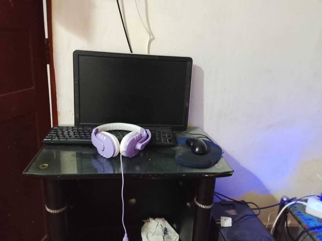 I don't know if this even counts as shitty one. Lmao. This is my current setup