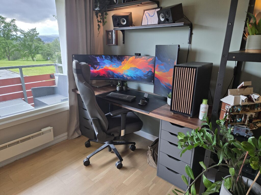 Just upgraded to the basic Alex/Karlby combination desk