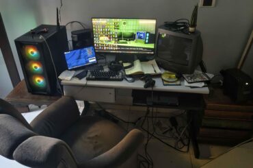 my battlestation!!!! :)