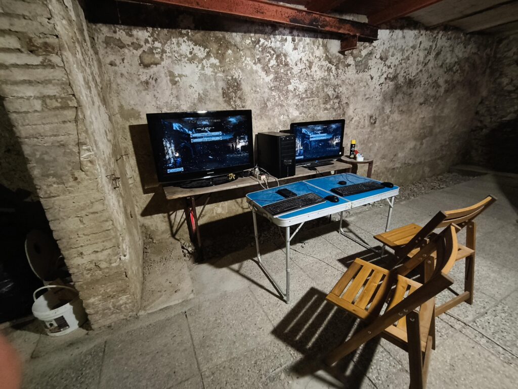 Lan party setup in da dungeon .