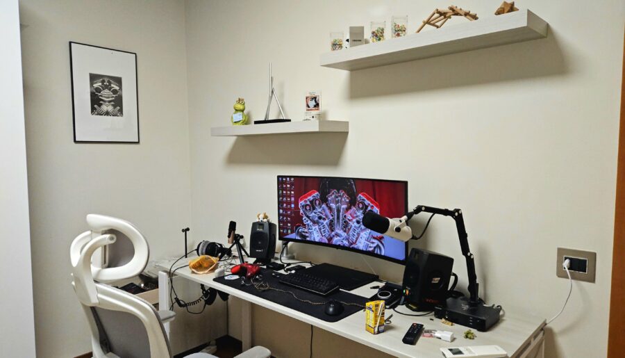 My desk setup ✨️