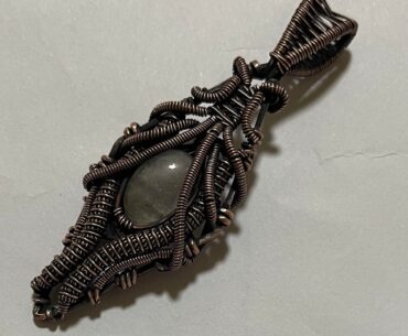 Biomechanical small pendant.