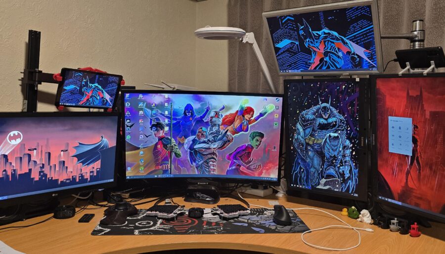 Wanting to add a 5:4 montor I have unsure on where to put