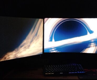 Preciso de uma luminária ou o brilho do monitor e do teclado está bom?