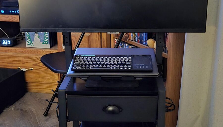 Living Room Battlecart. dell precision 7560 128gb ram, 1 tb nvme. Samsung M5 monitor. 4 SDR dongles.