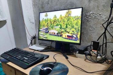 Living like a king, intel inside. Optimal circular mousepad, radial coverage.