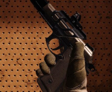 CODM devs, genuinely we need more handguns…🙏🏻😭
