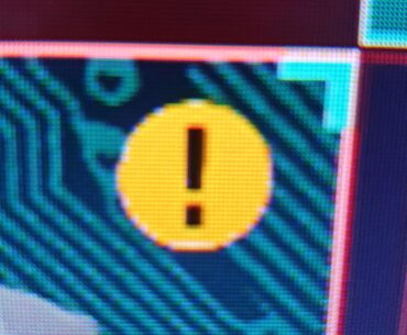 Why there is yellow circle on some items like Johnny's pants?