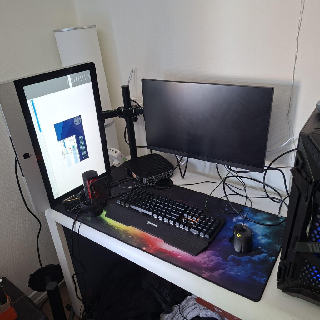 Behold the magic of a 2010 imac sideways running lubuntu to stream moonlight with a hp t640 holding down the dual monitor arm and a gt 710 acting as a mic counterweight (I don't know if it fully belongs here but thats for you all to decide)