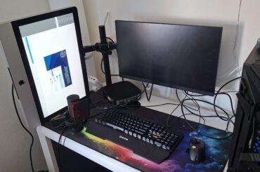 Behold the magic of a 2010 imac sideways running lubuntu to stream moonlight with a hp t640 holding down the dual monitor arm and a gt 710 acting as a mic counterweight (I don't know if it fully belongs here but thats for you all to decide)