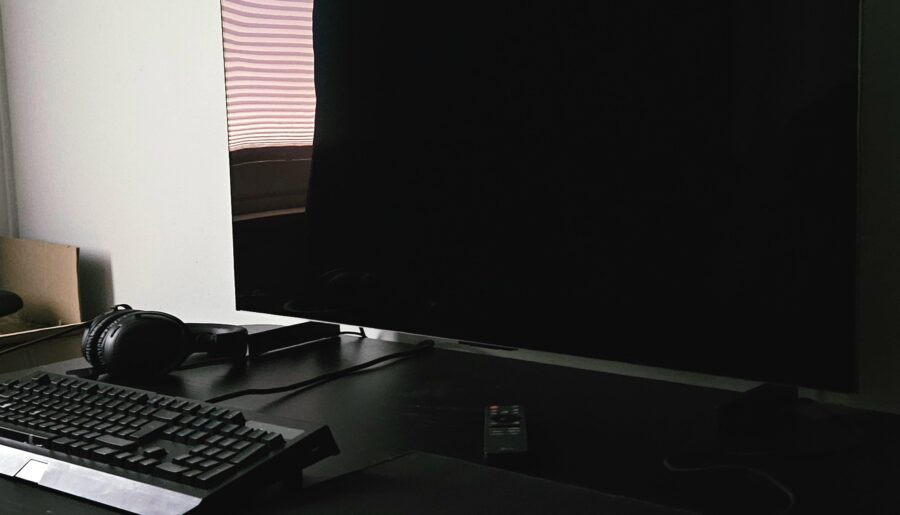 New LG C6 42″ ♡ coming from 32″ ips