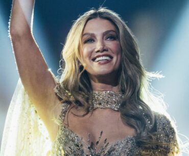 Delta Goodrem, Simple Minds at Commonwealth Games Closing Ceremony